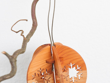 Verkaufen mit Online-Zahlungen: Christbaumkugel aus Eibenholz "Schneeflocke"